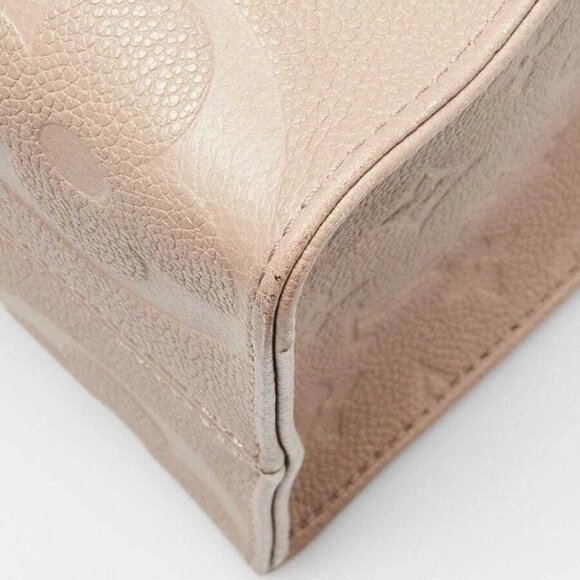 Louis Vuitton Gris Tourterelle Monogram Empreinte Leather Onthego MM Bag - Picture 5 of 9